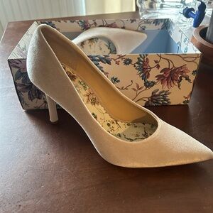 Elegant Cream Women's Heels